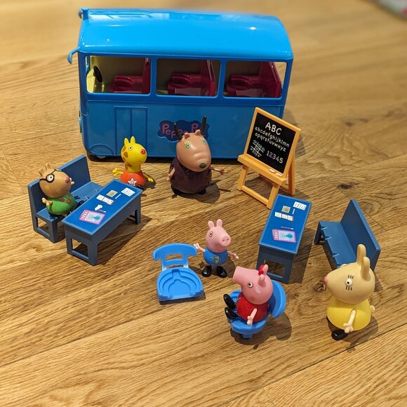 SOLD - Peppa Pig school bus - Picture 1 of 6